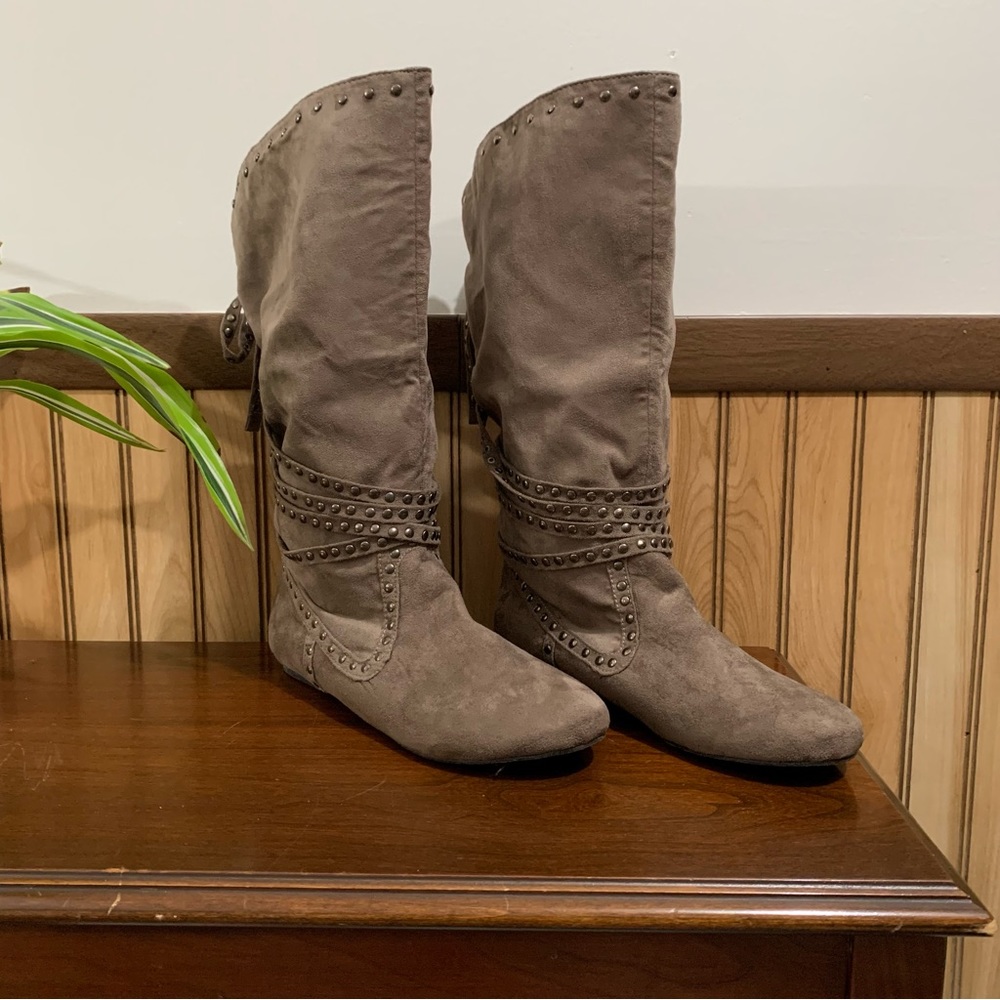 NWT Not Rated Faux Suede Brown Studded Tie Back Boots (10)